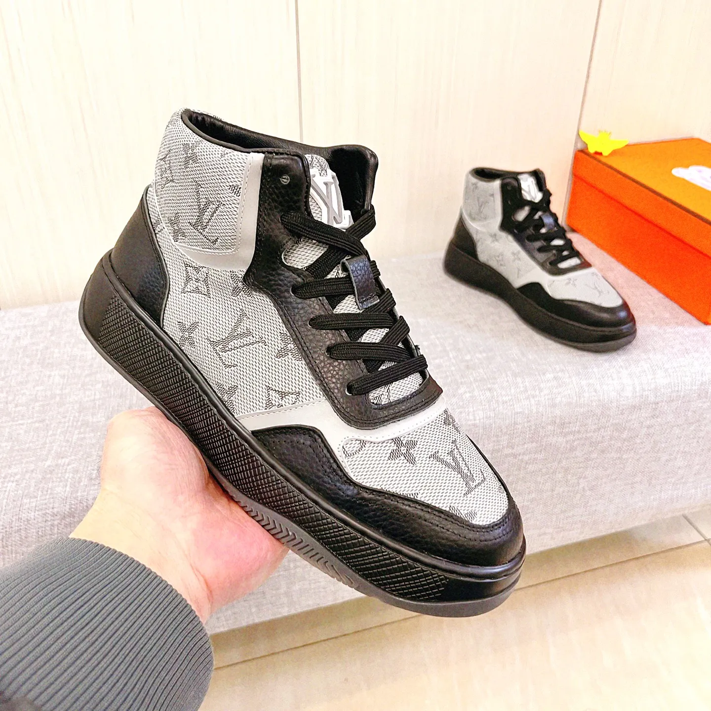 Men's shoes💰 460💰[LV]🔥Louis Vuitton, high-end men's shoes brand, official website 1:1 latest masterpiece: the upper is made of Italian imported first-layer cowhide with a comfortable and breathable lining➕original non-slip and wear-resistant outsole🔥, making walking more convenient and comfortable! An exclusive new model, a stunning work, a beautiful 1:1 replica [color] compared to the official quality! Create a fashionable personality to set off your uniqueness! A must-have for trendy men! Classic🔥Size: 38-44 Color: 🔥 1⃣️color available🔥
